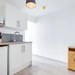Sienna Longton Studio 1E - Wi-Fi, Alton Towers, Netflix