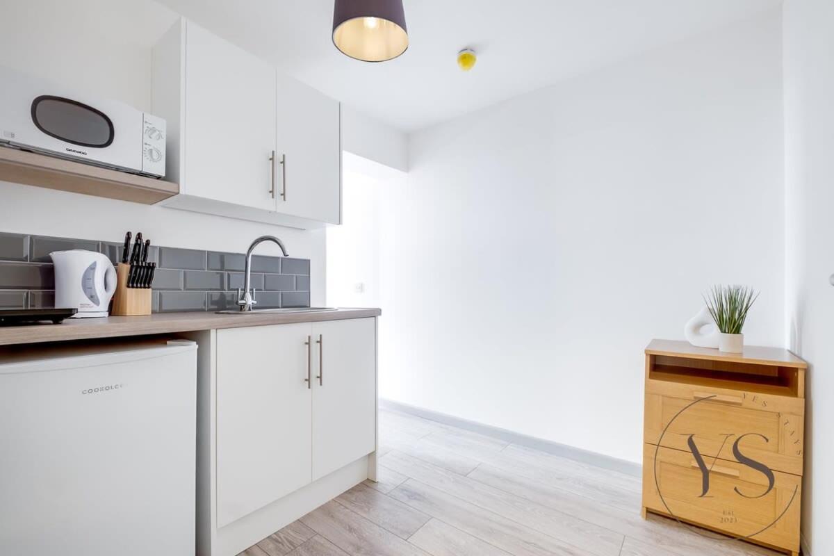 Sienna Longton 1e - Wi-fi, Alton Towers, Netflix * Stoke-on-Trent