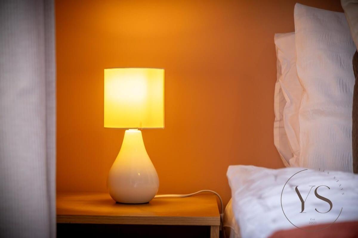 Sienna Longton 1e - Wi-fi, Alton Towers, Netflix Stoke-on-Trent